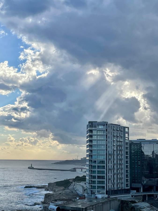 Spacious Seaview Sliema Apt, Steps From Valletta Ferry Exterior foto