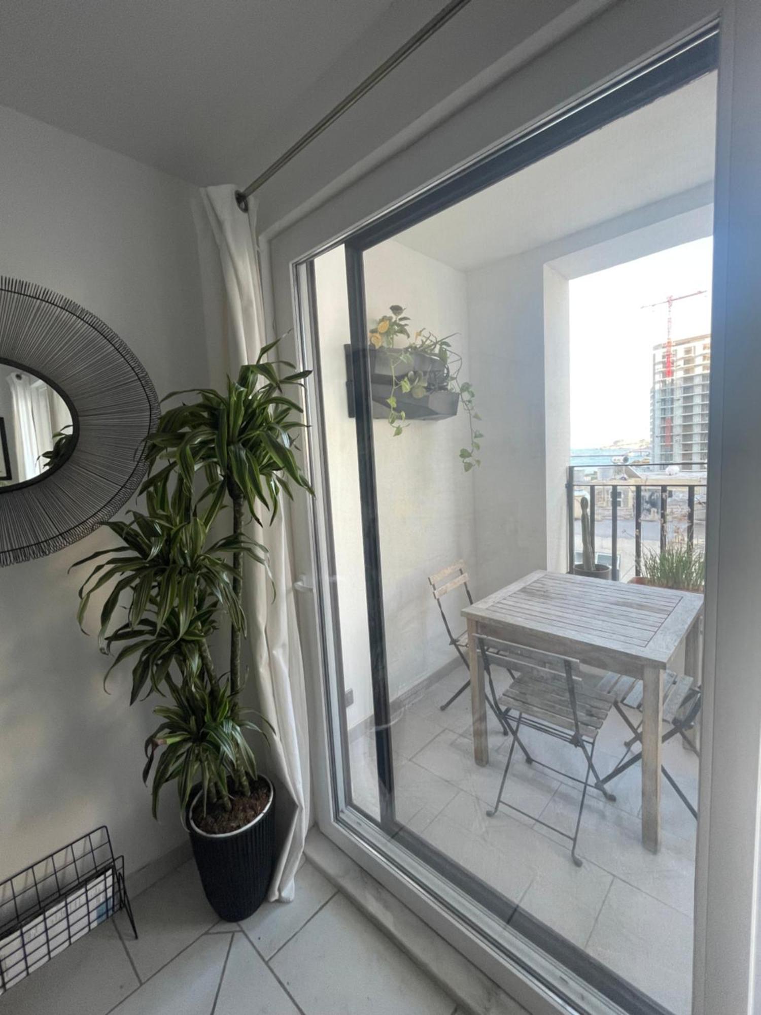 Spacious Seaview Sliema Apt, Steps From Valletta Ferry Exterior foto