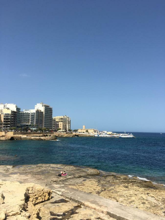 Spacious Seaview Sliema Apt, Steps From Valletta Ferry Exterior foto