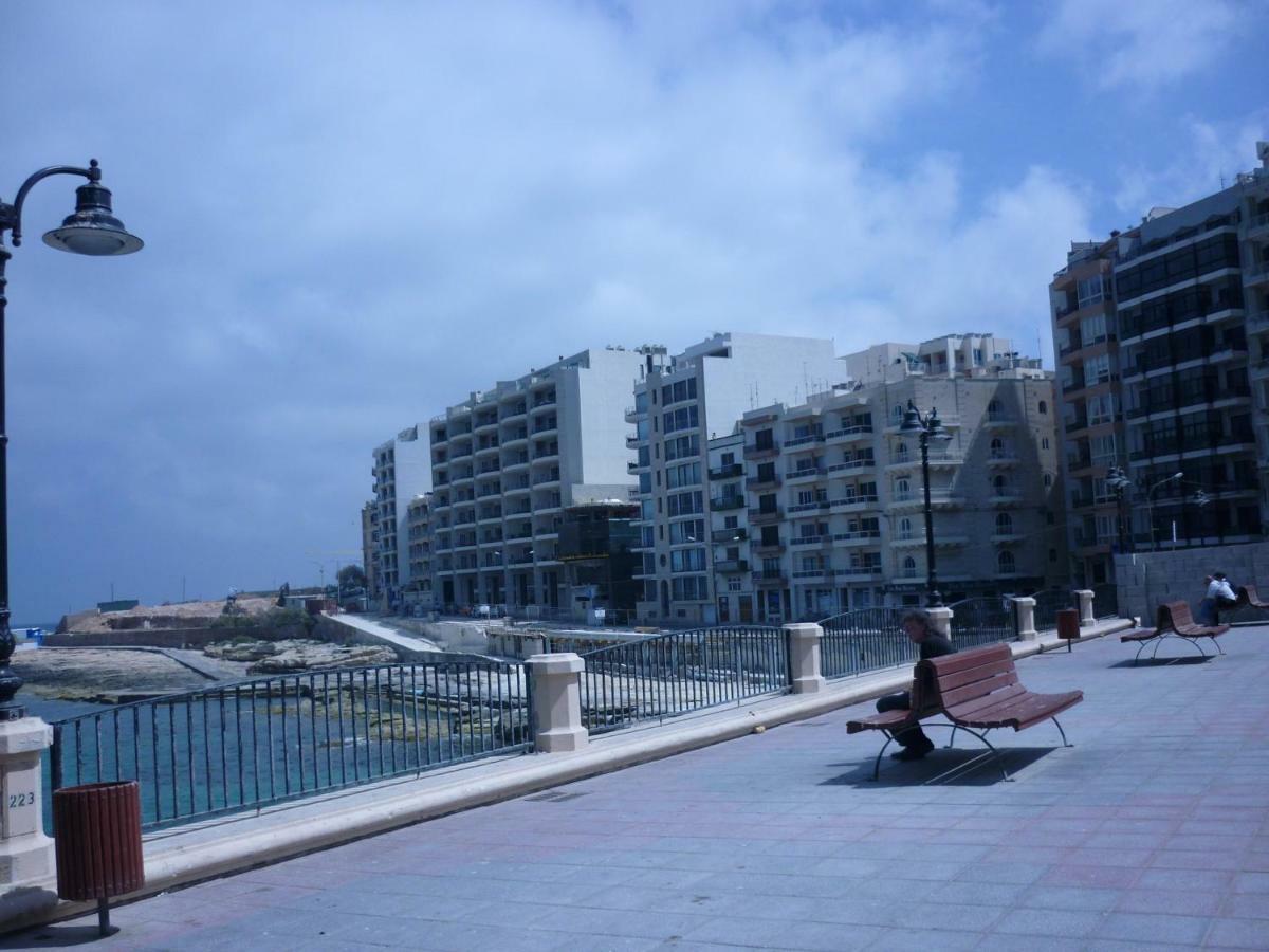 Spacious Seaview Sliema Apt, Steps From Valletta Ferry Exterior foto